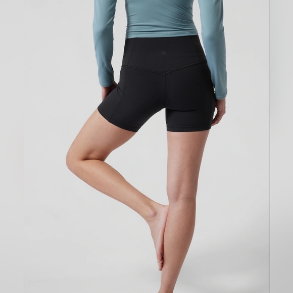 Athleta Salutation Stash Pocket II 5" Short Black Size 3X MSRP $59 NWOT FP1000 - Picture 2 of 9